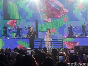 Video: Duet ZAYYAN XODIAC-Ayu Ting Ting di HUT ke-24 Transmedia