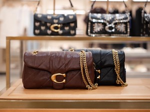Sambut Natal 2025, Coach Hadirkan Evolusi Tabby Bag Bernuansa Quiet Luxury