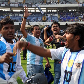 Potret Kericuhan Sambut Messi di India, Tiket Mahal Picu Amarah Fans