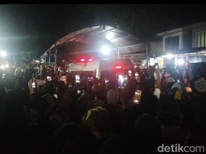 Jenazah Pembalap Awhin Sanjaya Tiba di Palopo, Keluarga-Warga Histeris