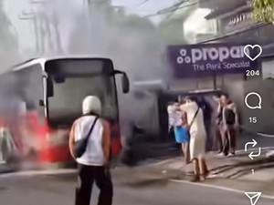 Bus Trans Metro Dewata Bermasalah hingga Keluarkan Asap di Kuta