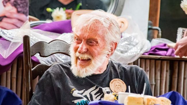 Tips Umur Panjang hingga 100 Tahun dari Aktor Hollywood Dick Van Dyke