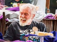 Tips Umur Panjang hingga 100 Tahun dari Aktor Hollywood Dick Van Dyke