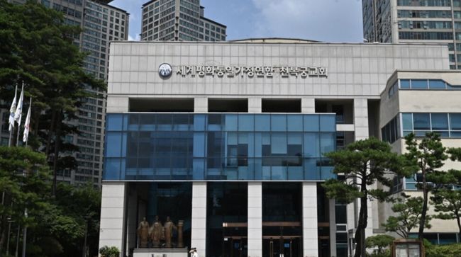 Polisi Gerebek Markas Besar Kelompok Keagamaan, Suap DPR-Menteri