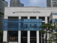 Polisi Gerebek Markas Besar Kelompok Keagamaan, Suap DPR-Menteri