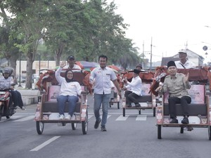 Presiden Prabowo Serahkan Becak Listrik di Jember, Prioritaskan Lansia