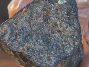 3 Mahasiswa Ini Temukan Meteorit di Daerah Terpencil Australia Pakai Teknologi