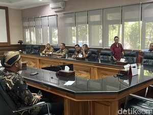 2 Kubu Raja Keraton Solo Gelar Pertemuan di Balai Kota