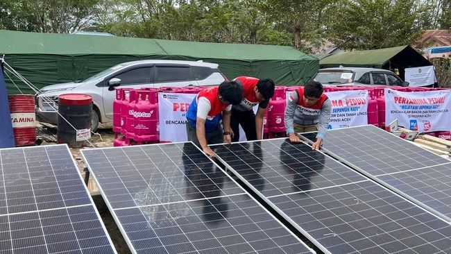 Pertamina Bawa Listrik Tenaga Surya di Tenda Pengungsi Aceh Tamiang
