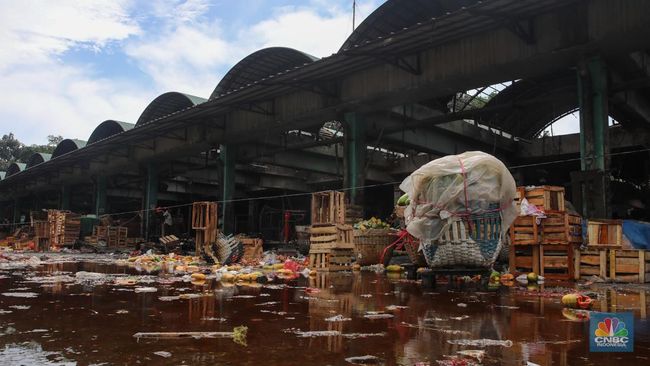 Potret Terbaru Kebakaran Pasar Induk Kramat Jati, Ratusan Kios Hangus