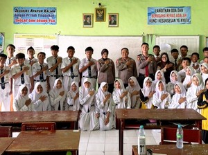 Cegah Gengster Pelajar, Polresta Sidoarjo Edukasi Siswa SMP di Krian