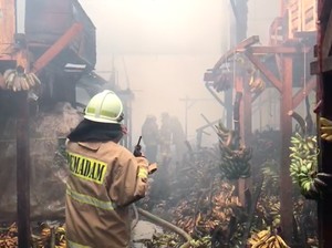 Total 350 Kios Hangus Terbakar di Pasar Induk Kramat Jati, Kerugian Rp 10 M
