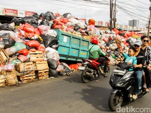 Video: Kekhawatiran Warga Tumpukan Sampah di Tangsel Ganggu Kesehatan