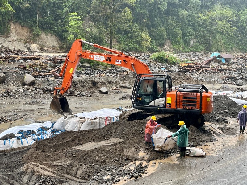 Badan Nasional Penanggulangan Bencana (BNPB) mendukung pelaksanaan uji coba fungsional Jalan Nasional Padang&ndash;Bukittinggi sebagai bagian dari upaya pemulihan konektivitas dan peningkatan keselamatan pengguna jalan pascabencana di Provinsi Sumatera Barat. (Dok. BNPB)