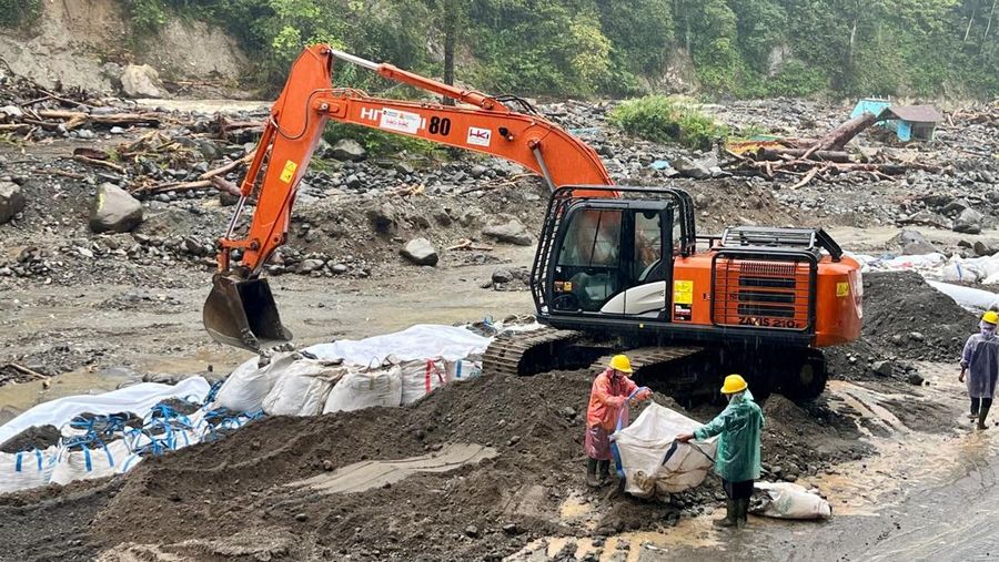 Badan Nasional Penanggulangan Bencana (BNPB) mendukung pelaksanaan uji coba fungsional Jalan Nasional Padang&ndash;Bukittinggi sebagai bagian dari upaya pemulihan konektivitas dan peningkatan keselamatan pengguna jalan pascabencana di Provinsi Sumatera Barat. (Dok. BNPB)
