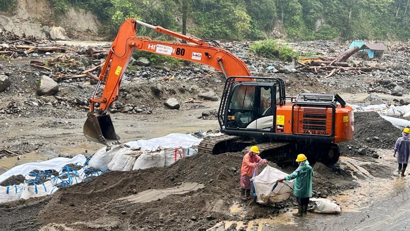 Badan Nasional Penanggulangan Bencana (BNPB) mendukung pelaksanaan uji coba fungsional Jalan Nasional Padang&ndash;Bukittinggi sebagai bagian dari upaya pemulihan konektivitas dan peningkatan keselamatan pengguna jalan pascabencana di Provinsi Sumatera Barat. (Dok. BNPB)