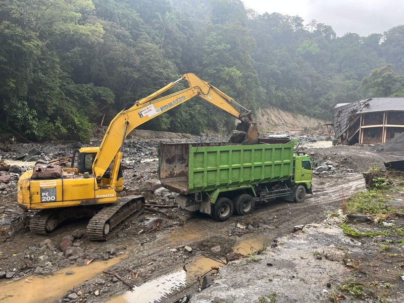 Badan Nasional Penanggulangan Bencana (BNPB) mendukung pelaksanaan uji coba fungsional Jalan Nasional Padang&ndash;Bukittinggi sebagai bagian dari upaya pemulihan konektivitas dan peningkatan keselamatan pengguna jalan pascabencana di Provinsi Sumatera Barat. (Dok. BNPB)