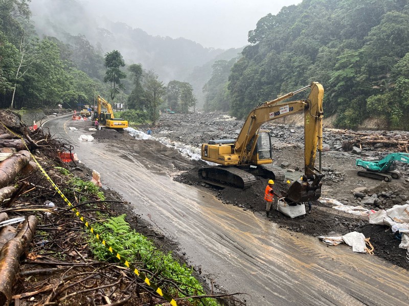 Badan Nasional Penanggulangan Bencana (BNPB) mendukung pelaksanaan uji coba fungsional Jalan Nasional Padang&ndash;Bukittinggi sebagai bagian dari upaya pemulihan konektivitas dan peningkatan keselamatan pengguna jalan pascabencana di Provinsi Sumatera Barat. (Dok. BNPB)