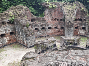 Pesona Eksotis dan Misterius Reruntuhan Benteng Martello di Pulau Bidadari