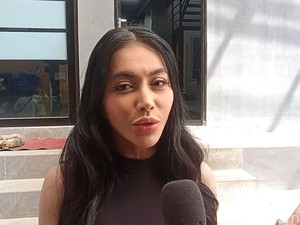 Video: Bangganya Denada, Anaknya Juara Kompetisi Esai di Singapura