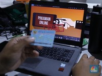 Bentengi Masyarakat dari Pinjol Ilegal, Begini Saran Ekonom