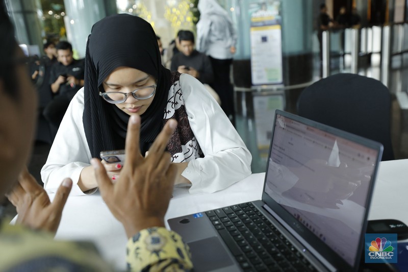 Kantor Pelayanan Pajak (KPP) Pratama Mampang Prapatan membuka layanan pojok pajak di lobi Gedung Bank Mega, Tendean, Jakarta Selatan, Selasa (16/12/2025). (CNBC Indonesia/Tri Susilo)