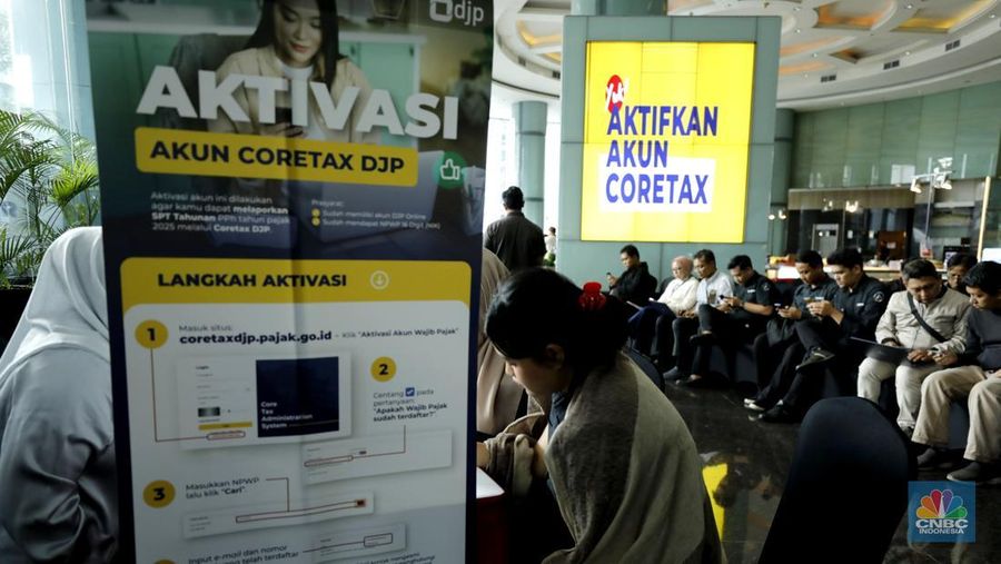 Kantor Pelayanan Pajak (KPP) Pratama Mampang Prapatan membuka layanan pojok pajak di lobi Gedung Bank Mega, Tendean, Jakarta Selatan, Selasa (16/12/2025). (CNBC Indonesia/Tri Susilo)
