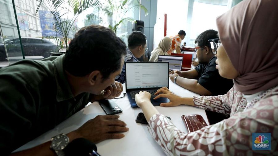 Kantor Pelayanan Pajak (KPP) Pratama Mampang Prapatan membuka layanan pojok pajak di lobi Gedung Bank Mega, Tendean, Jakarta Selatan, Selasa (16/12/2025). (CNBC Indonesia/Tri Susilo)