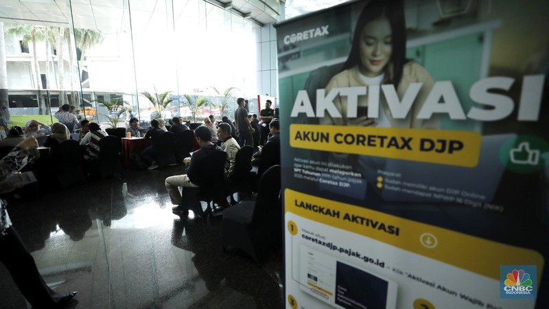 Kantor Pelayanan Pajak (KPP) Pratama Mampang Prapatan membuka layanan pojok pajak di lobi Gedung Bank Mega, Tendean, Jakarta Selatan, Selasa (16/12/2025). (CNBC Indonesia/Tri Susilo)