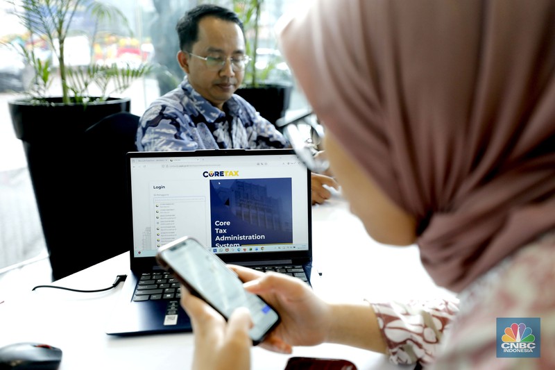Kantor Pelayanan Pajak (KPP) Pratama Mampang Prapatan membuka layanan pojok pajak di lobi Gedung Bank Mega, Tendean, Jakarta Selatan, Selasa (16/12/2025). (CNBC Indonesia/Tri Susilo)