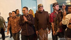 Fadli Zon Resmikan Panggung Sanggabuwono Keraton Solo, PB XIV Purbaya Absen