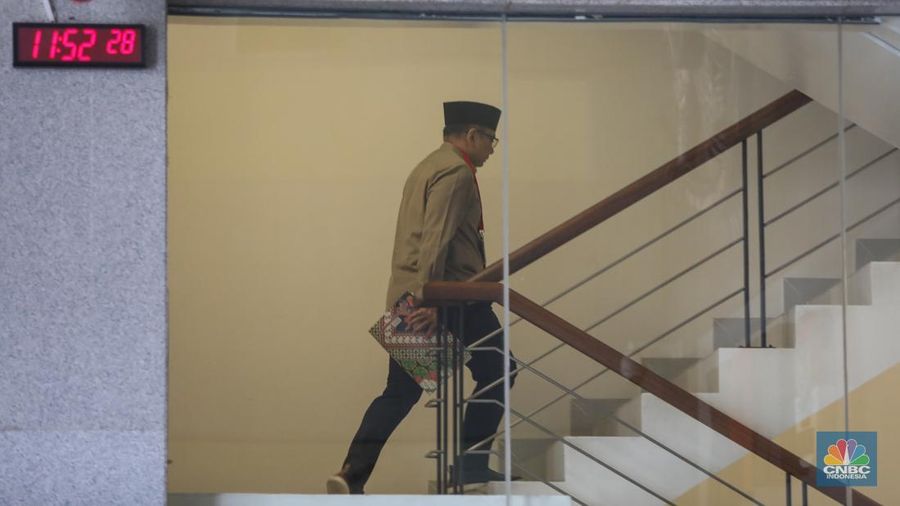 Mantan Menteri Agama RI periode 2020-2023 Yaqut Coulil Qoumas (YCQ) tiba di Gedung Merah Putih Komisi Pemberantasan Korupsi (KPK), Jakarta, Selasa (16/12/2025). (CNBC Indonesia/Faisal Rahman)