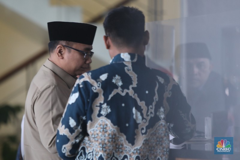 Mantan Menteri Agama RI periode 2020-2023 Yaqut Coulil Qoumas (YCQ) tiba di Gedung Merah Putih Komisi Pemberantasan Korupsi (KPK), Jakarta, Selasa (16/12/2025). (CNBC Indonesia/Faisal Rahman)