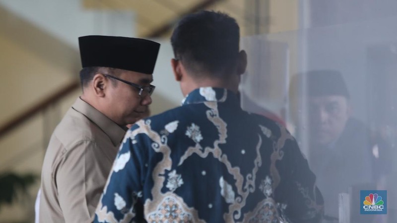 Mantan Menteri Agama RI periode 2020-2023 Yaqut Coulil Qoumas (YCQ) tiba di Gedung Merah Putih Komisi Pemberantasan Korupsi (KPK), Jakarta, Selasa (16/12/2025). (CNBC Indonesia/Faisal Rahman)