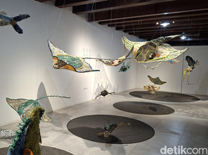 Gemas! Terpikat Instalasi Seni dari Jaring Sampah di Museum Bahari