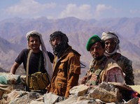 Keraguan dalam Persahabatan Arab, Bibit Kesumat di Negeri Seribu Wali