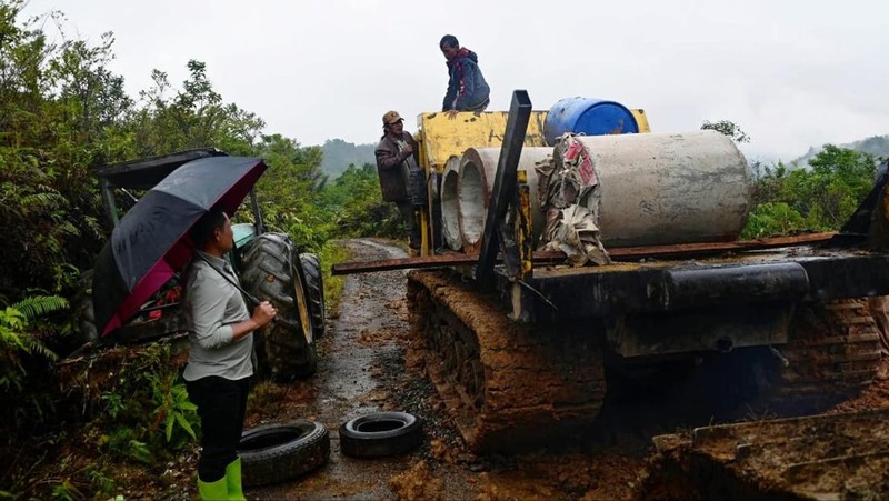 Badan Nasional Penanggulangan Bencana (BNPB) mendukung pelaksanaan uji coba fungsional Jalan Nasional Padang&ndash;Bukittinggi sebagai bagian dari upaya pemulihan konektivitas dan peningkatan keselamatan pengguna jalan pascabencana di Provinsi Sumatera Barat. (Dok. BNPB)