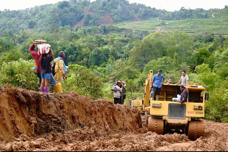 Badan Nasional Penanggulangan Bencana (BNPB) mendukung pelaksanaan uji coba fungsional Jalan Nasional Padang&ndash;Bukittinggi sebagai bagian dari upaya pemulihan konektivitas dan peningkatan keselamatan pengguna jalan pascabencana di Provinsi Sumatera Barat. (Dok. BNPB)