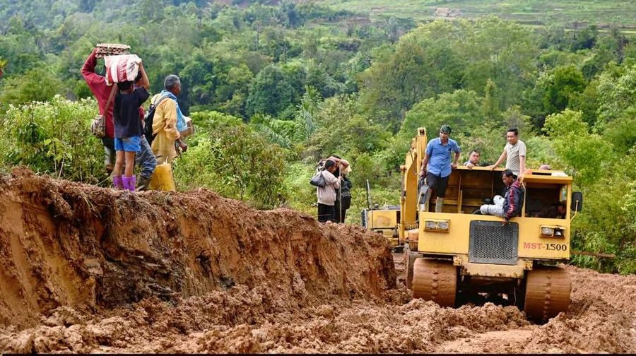 Badan Nasional Penanggulangan Bencana (BNPB) mendukung pelaksanaan uji coba fungsional Jalan Nasional Padang&ndash;Bukittinggi sebagai bagian dari upaya pemulihan konektivitas dan peningkatan keselamatan pengguna jalan pascabencana di Provinsi Sumatera Barat. (Dok. BNPB)