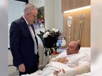 Momen Pahlawan Muslim Penembakan Massal Yahudi Dijenguk PM Australia