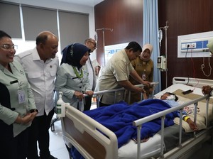 Jenguk Siswa Ditabrak Mobil MBG, Prabowo Akan Beri Ayam Goreng Favorit
