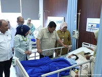 Prabowo Jenguk Siswa Korban Tabrakan Mobil MBG: Cepat Sembuh Ya