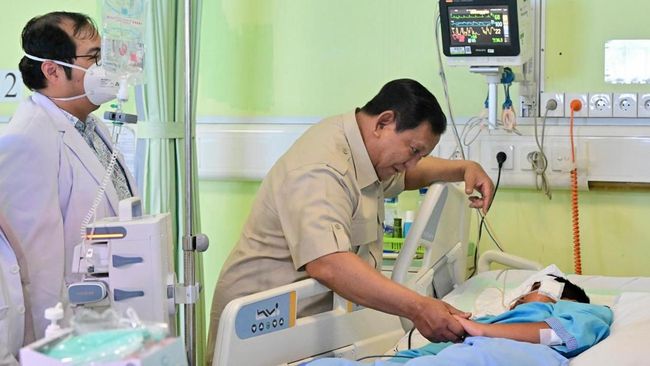 Momen Prabowo Elus Lembut Siswa Korban Tabrakan SPPG SDN Kalibaru 01