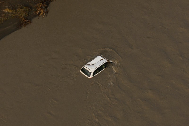 Sebuah tayangan drone menunjukkan area yang tergenang banjir akibat luapan Sungai Green, setelah beberapa aliran atmosfer membawa hujan dan banjir ke wilayah Pasifik Barat Laut, di Kent, Washington, AS, 15 Desember 2025. (REUTERS/David Ryder)