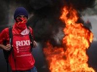 Potret Chaos Demo Pemilu Presiden, Massa Teriak Campur Tangan Asing