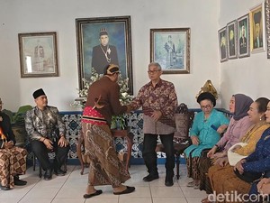 Tedjowulan-PB XIV Mangkubumi Hadiri Dukutan, PB XIV Purbaya Tak Tampak