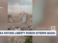 Video: Badai Robohkan Replika Patung Liberty di Brasil
