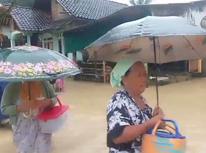 Sungai Cilemer Meluap, Warga 4 Kampung di Pandeglang Kebanjiran