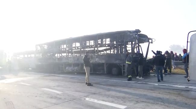 Penampakan Kecelakaan Maut Tabrakan Beruntun di Tol, 13 Orang Tewas