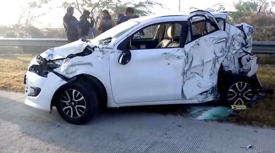 Jumlah korban tewas akibat kecelakaan kendaraan di jalan tol India meningkat menjadi 13 orang, lapor para pejabat pada Selasa (16/12/2025). (Tangkapan Layar Video Reuters/ANI)